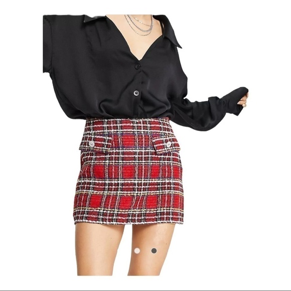 Asos DESIGN Petite tartan check boucle mini skirt with rhinestone button - Picture 1 of 12